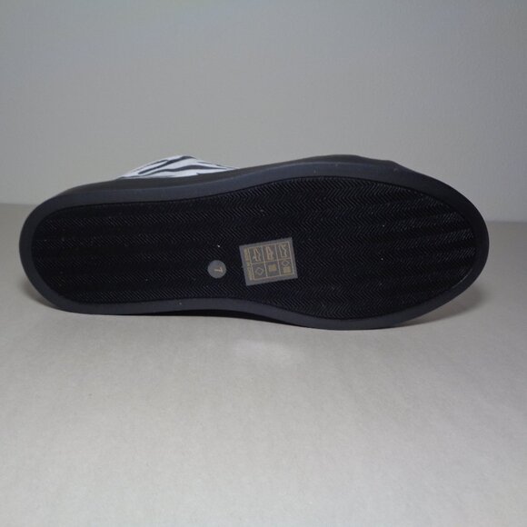 Journee Collection Size 8.5 M / TASCHI / Zebra / Sneakers / New Women's Shoes - Picture 13 of 15